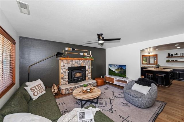 42698 Fox Farm, Big Bear Lake, CA 92315