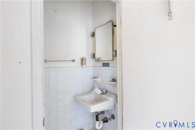 1207 Osborn Rd, Farmville, VA 23901