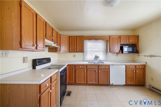 1207 Osborn Rd, Farmville, VA 23901