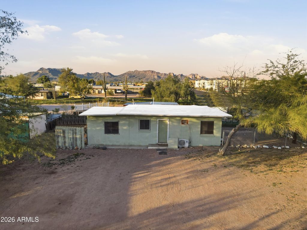 474 N IRONWOOD Drive, Apache Junction, AZ 85120