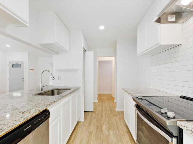 6702 Umphress Road, Dallas, TX 75217