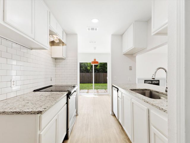 6702 Umphress Road, Dallas, TX 75217