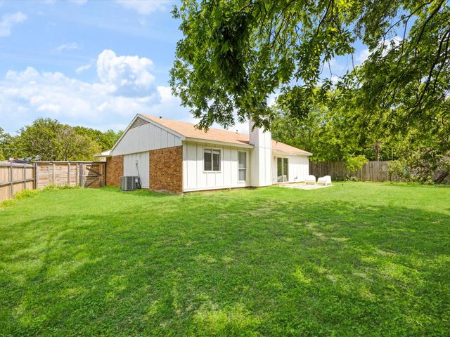 6702 Umphress Road, Dallas, TX 75217