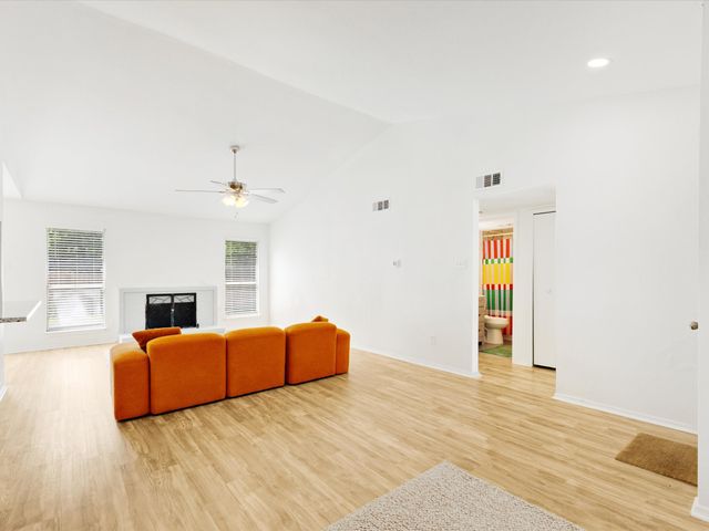 6702 Umphress Road, Dallas, TX 75217