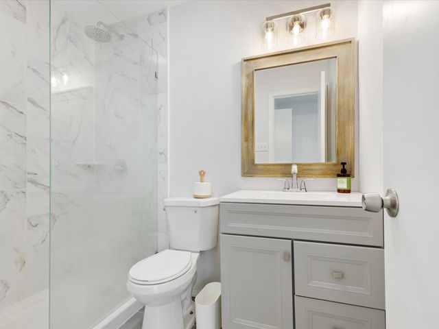 6702 Umphress Road, Dallas, TX 75217