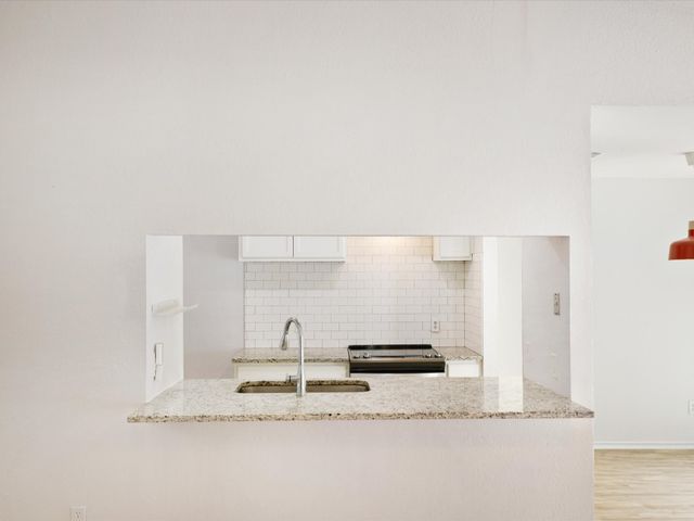 6702 Umphress Road, Dallas, TX 75217