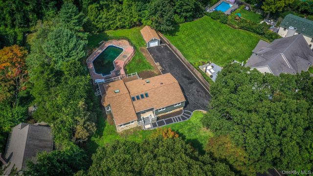 40 Lakeside Drive, Centerport, NY 11721
