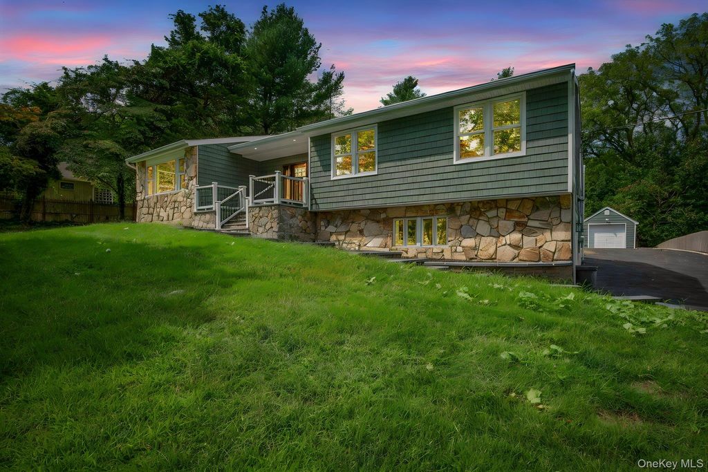 40 Lakeside Drive, Centerport, NY 11721 — photo 2