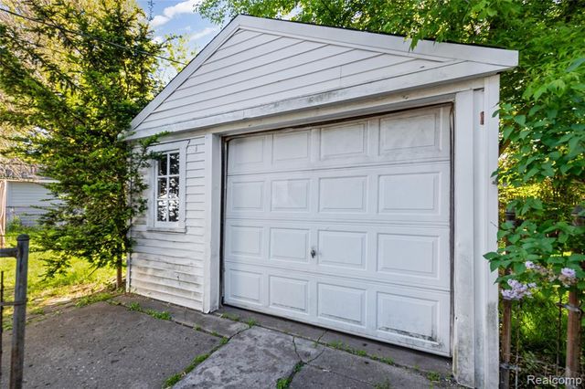 17712 Fenton Street, Detroit, MI 48219
