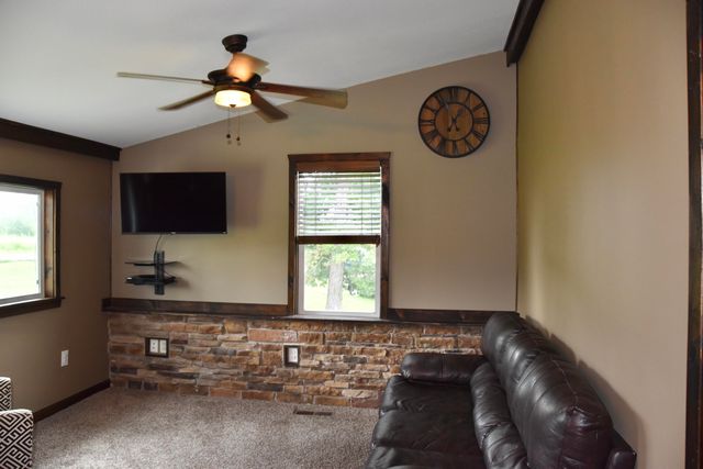 2707 E CALVERT HILL RD, Columbia, MO 65202