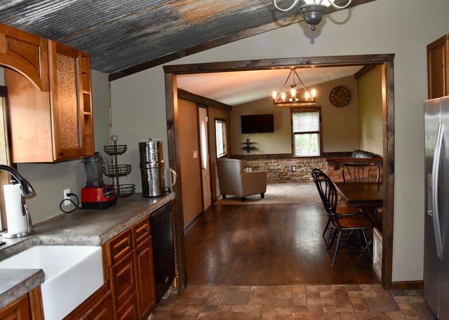 2707 E CALVERT HILL RD, Columbia, MO 65202