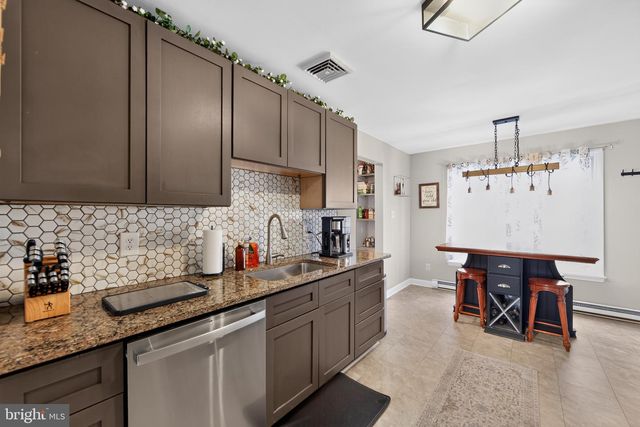 15 CRAIG DR, Reading, PA 19606