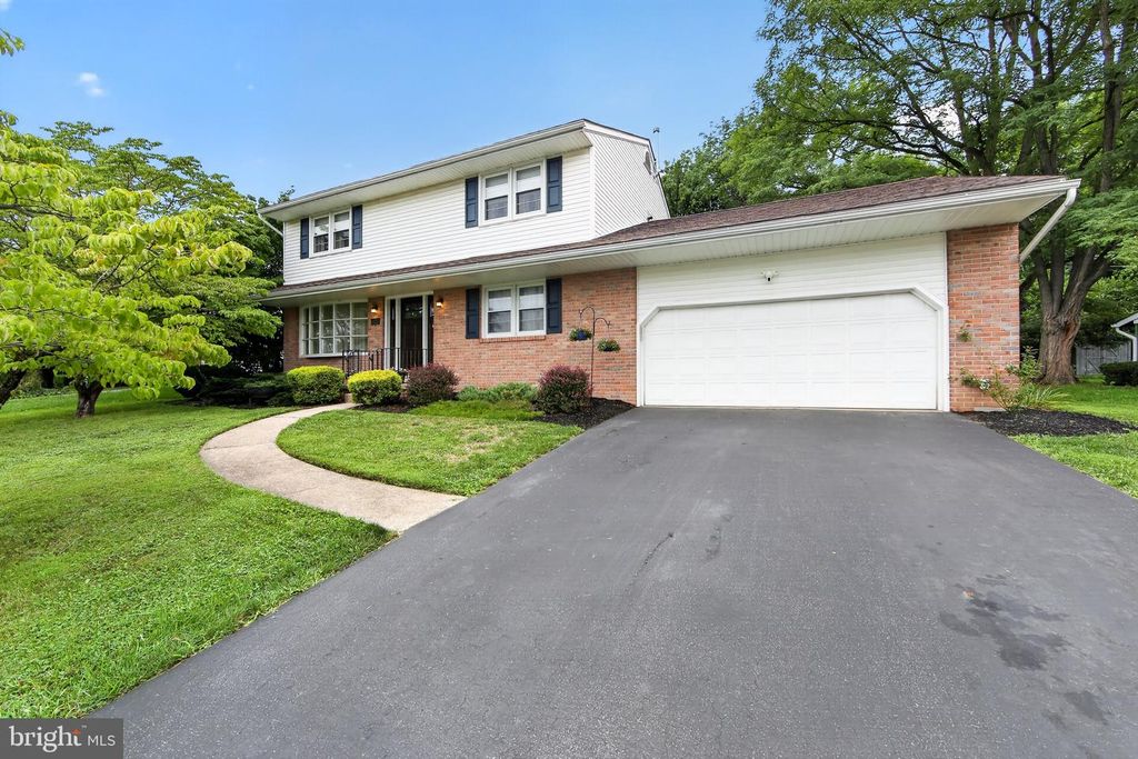 15 CRAIG DR, Reading, PA 19606