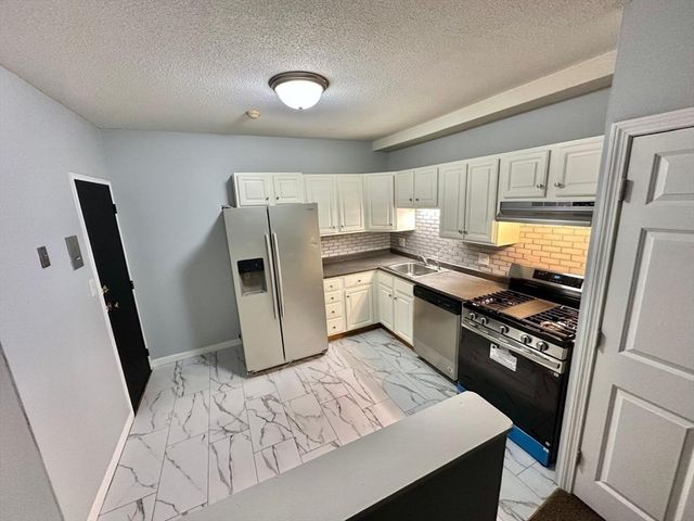 363 Hildreth 11, Lowell, MA 01850