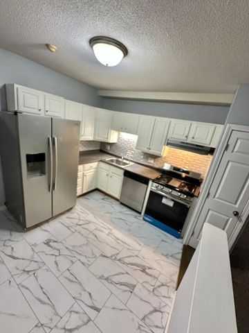 363 Hildreth 11, Lowell, MA 01850