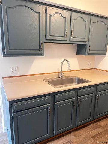 25709 Salem 74, Roseville, MI 48088