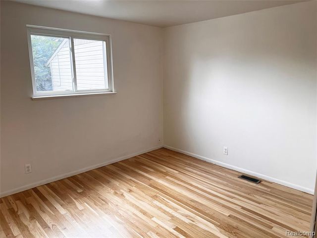 25709 Salem 74, Roseville, MI 48088