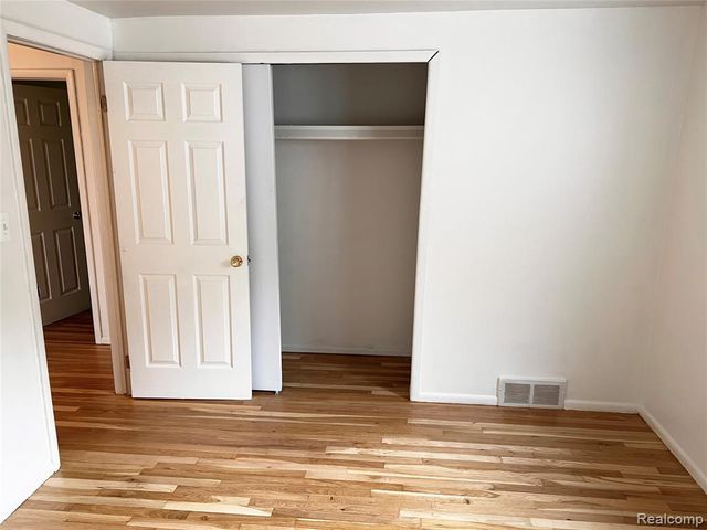 25709 Salem 74, Roseville, MI 48088