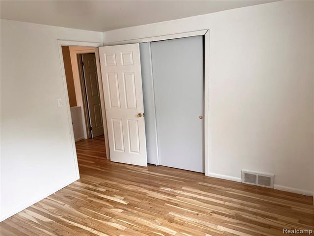 25709 Salem 74, Roseville, MI 48088