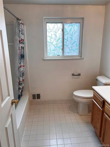 25709 Salem 74, Roseville, MI 48088