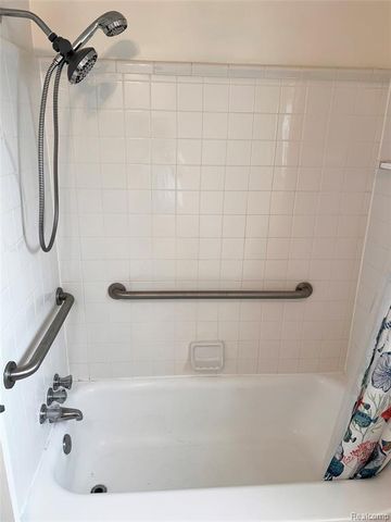 25709 Salem 74, Roseville, MI 48088