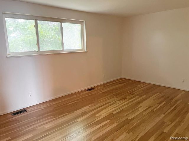 25709 Salem 74, Roseville, MI 48088