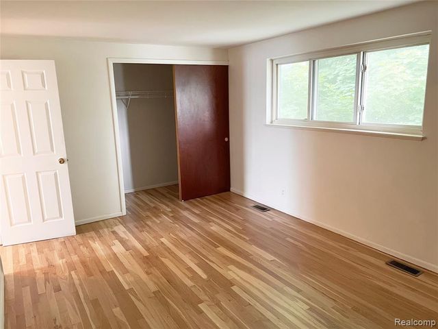 25709 Salem 74, Roseville, MI 48088