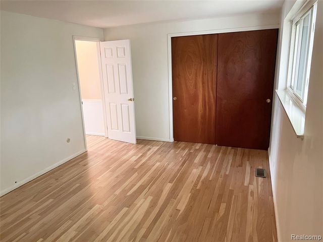 25709 Salem 74, Roseville, MI 48088