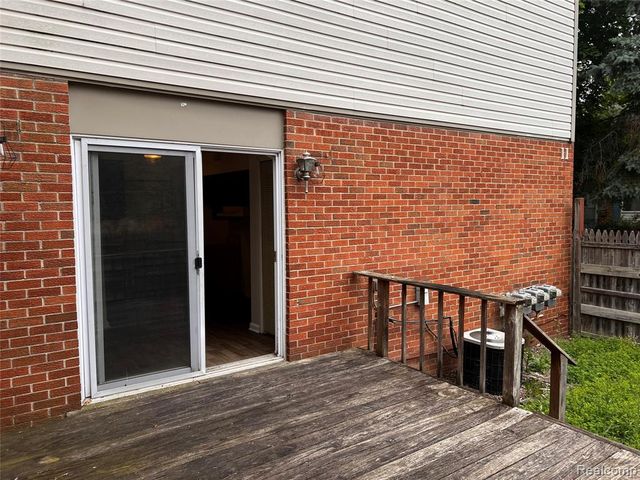 25709 Salem 74, Roseville, MI 48088