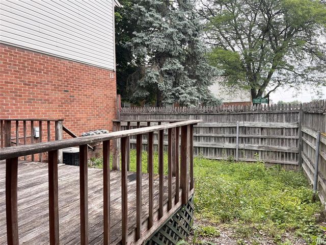 25709 Salem 74, Roseville, MI 48088