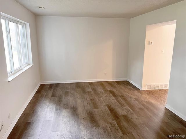 25709 Salem 74, Roseville, MI 48088