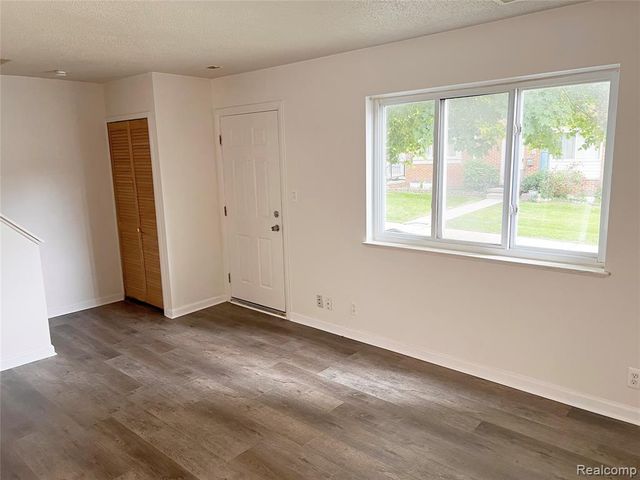 25709 Salem 74, Roseville, MI 48088