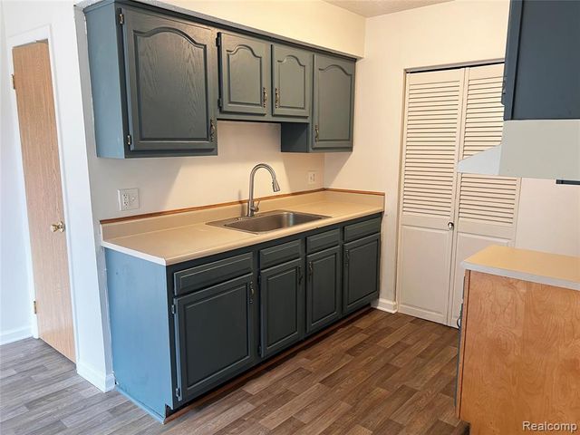 25709 Salem 74, Roseville, MI 48088