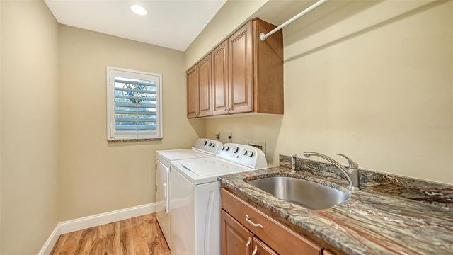 6921 COUNTRY LAKES CIRCLE, Sarasota, FL 34243
