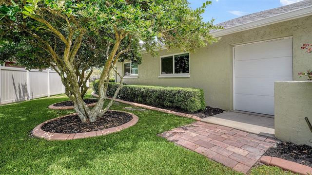 6921 COUNTRY LAKES CIRCLE, Sarasota, FL 34243
