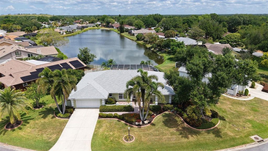 Image 1 of property listing at 6921 COUNTRY LAKES CIRCLE, Sarasota, FL 34243