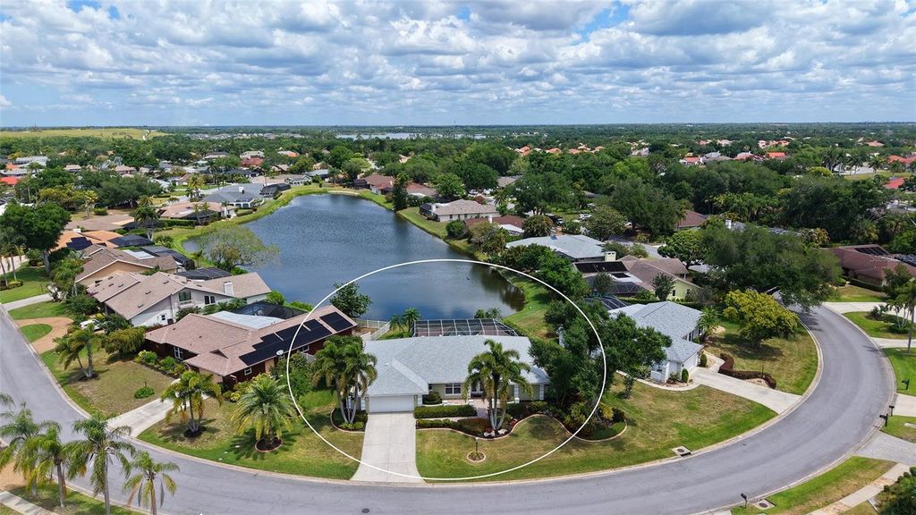 Image 2 of property listing at 6921 COUNTRY LAKES CIRCLE, Sarasota, FL 34243