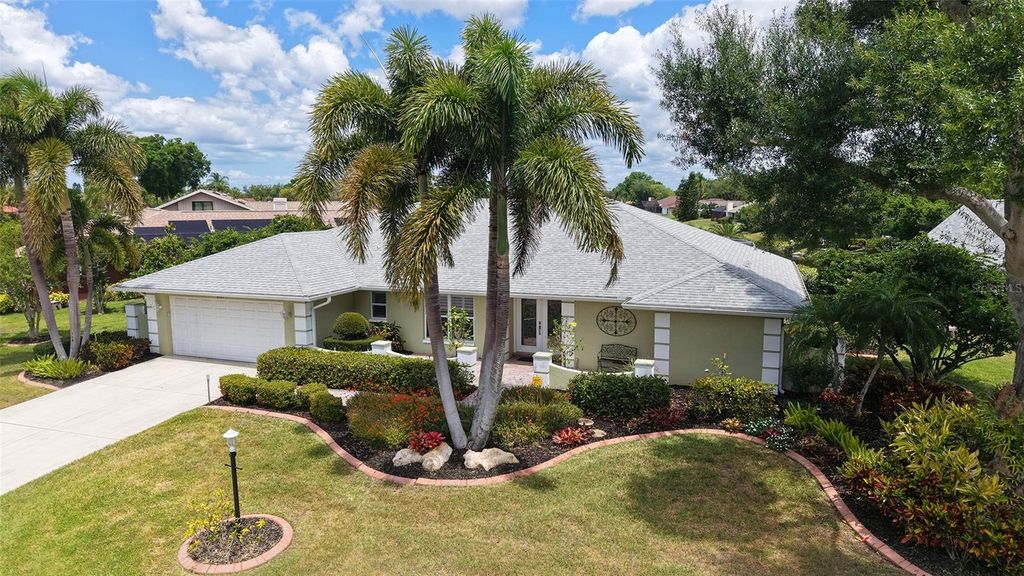 Image 4 of property listing at 6921 COUNTRY LAKES CIRCLE, Sarasota, FL 34243