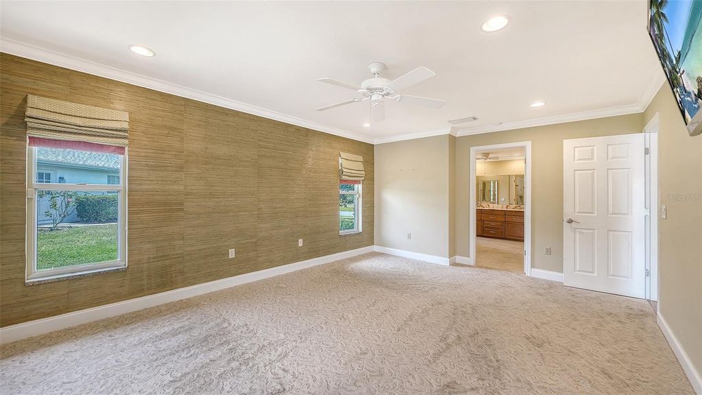 Image 31 of property listing at 6921 COUNTRY LAKES CIRCLE, Sarasota, FL 34243