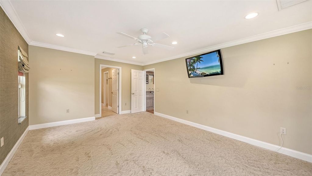 Image 32 of property listing at 6921 COUNTRY LAKES CIRCLE, Sarasota, FL 34243