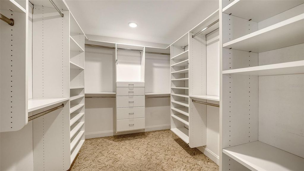Image 37 of property listing at 6921 COUNTRY LAKES CIRCLE, Sarasota, FL 34243