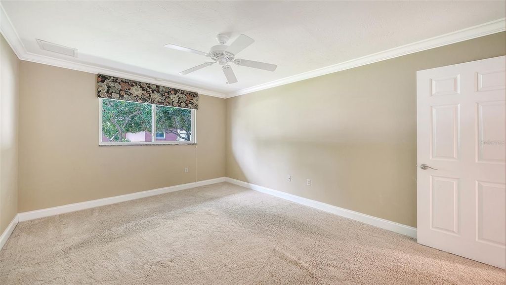 Image 43 of property listing at 6921 COUNTRY LAKES CIRCLE, Sarasota, FL 34243