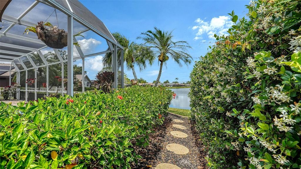 Image 52 of property listing at 6921 COUNTRY LAKES CIRCLE, Sarasota, FL 34243