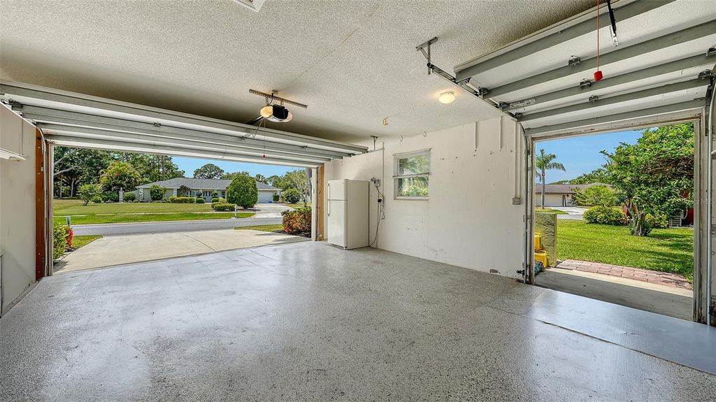 Image 59 of property listing at 6921 COUNTRY LAKES CIRCLE, Sarasota, FL 34243