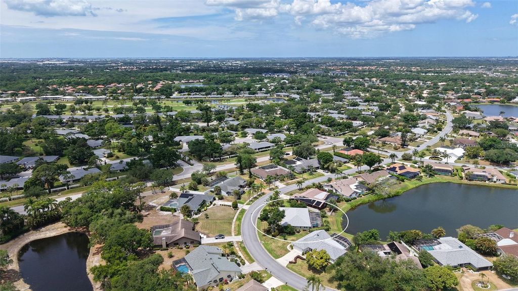 Image 64 of property listing at 6921 COUNTRY LAKES CIRCLE, Sarasota, FL 34243