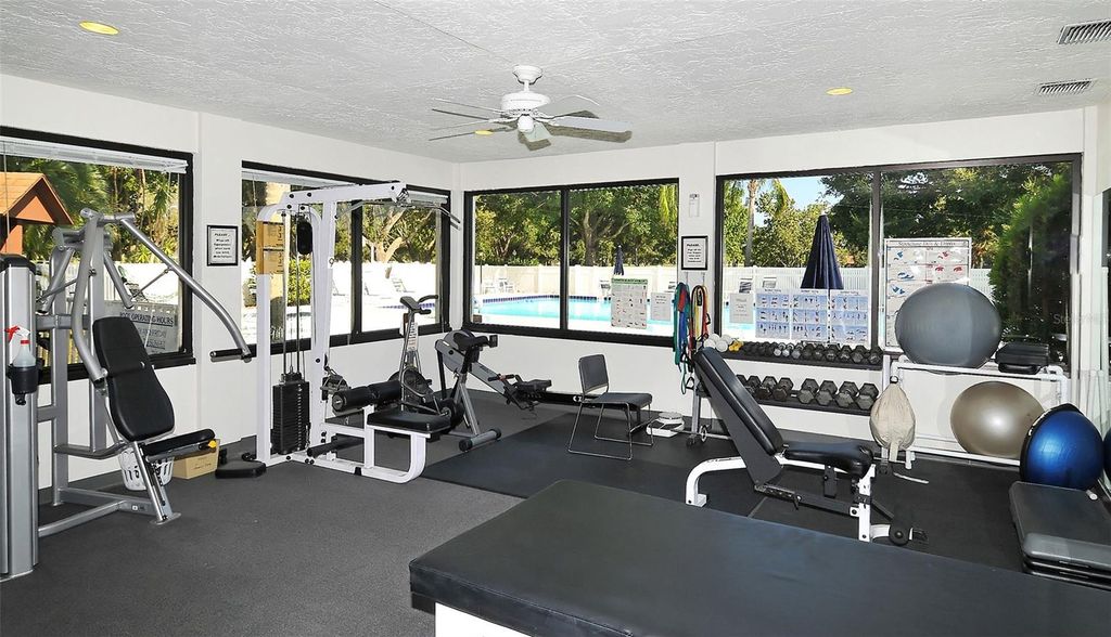 Image 79 of property listing at 6921 COUNTRY LAKES CIRCLE, Sarasota, FL 34243