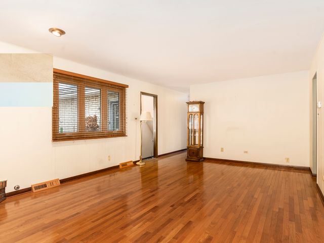 7601 Sycamore Drive, Orland Park, IL 60462