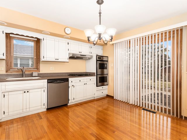 7601 Sycamore Drive, Orland Park, IL 60462