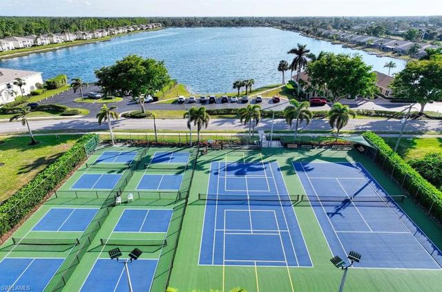 1708 Royal CIR # 701, Naples, FL 34112