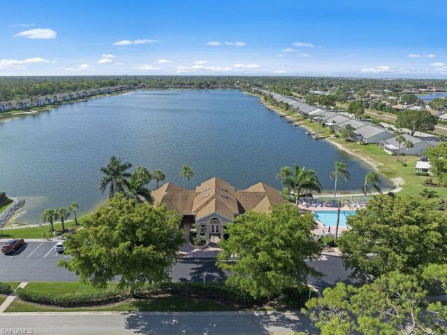 1708 Royal CIR # 701, Naples, FL 34112